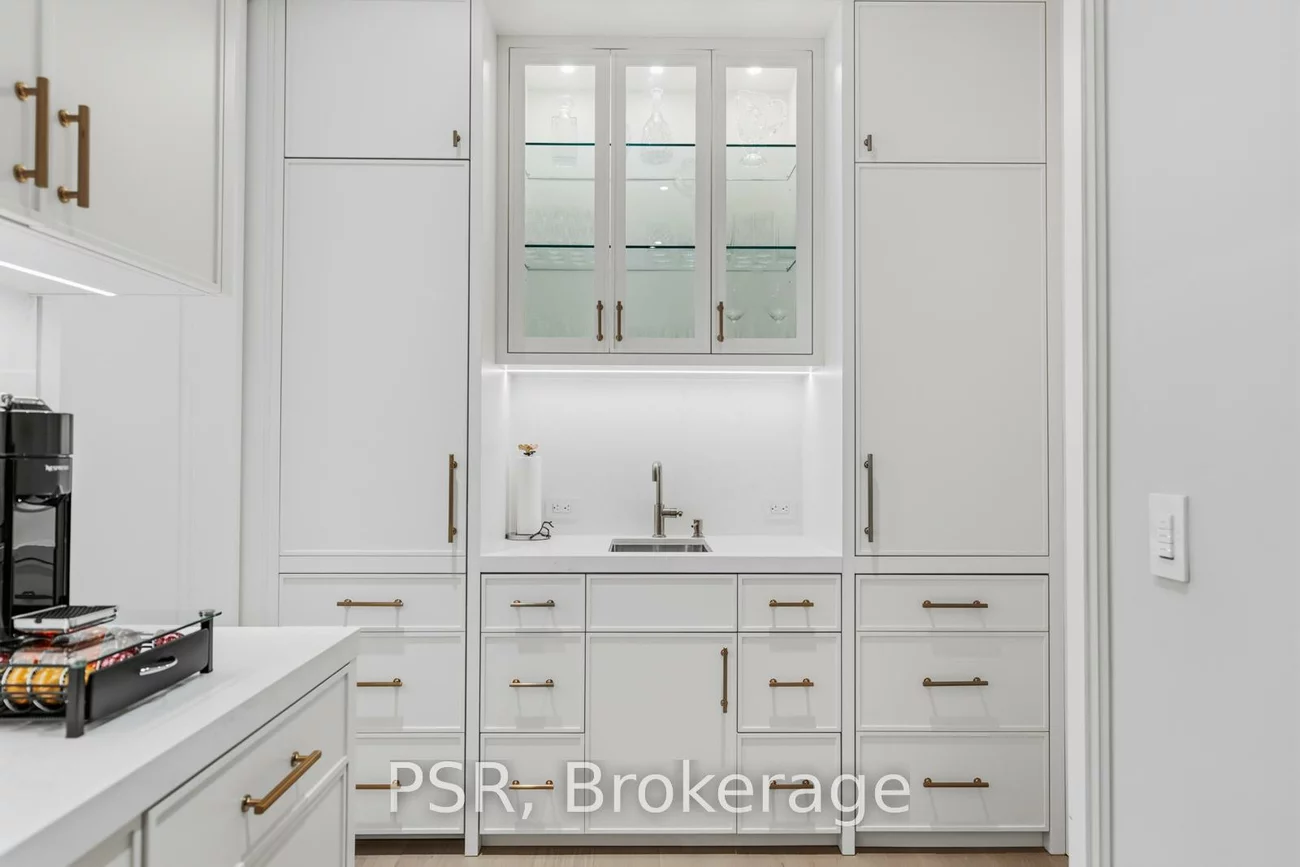 117, Yonge, Bedford Park-Nortown, Toronto