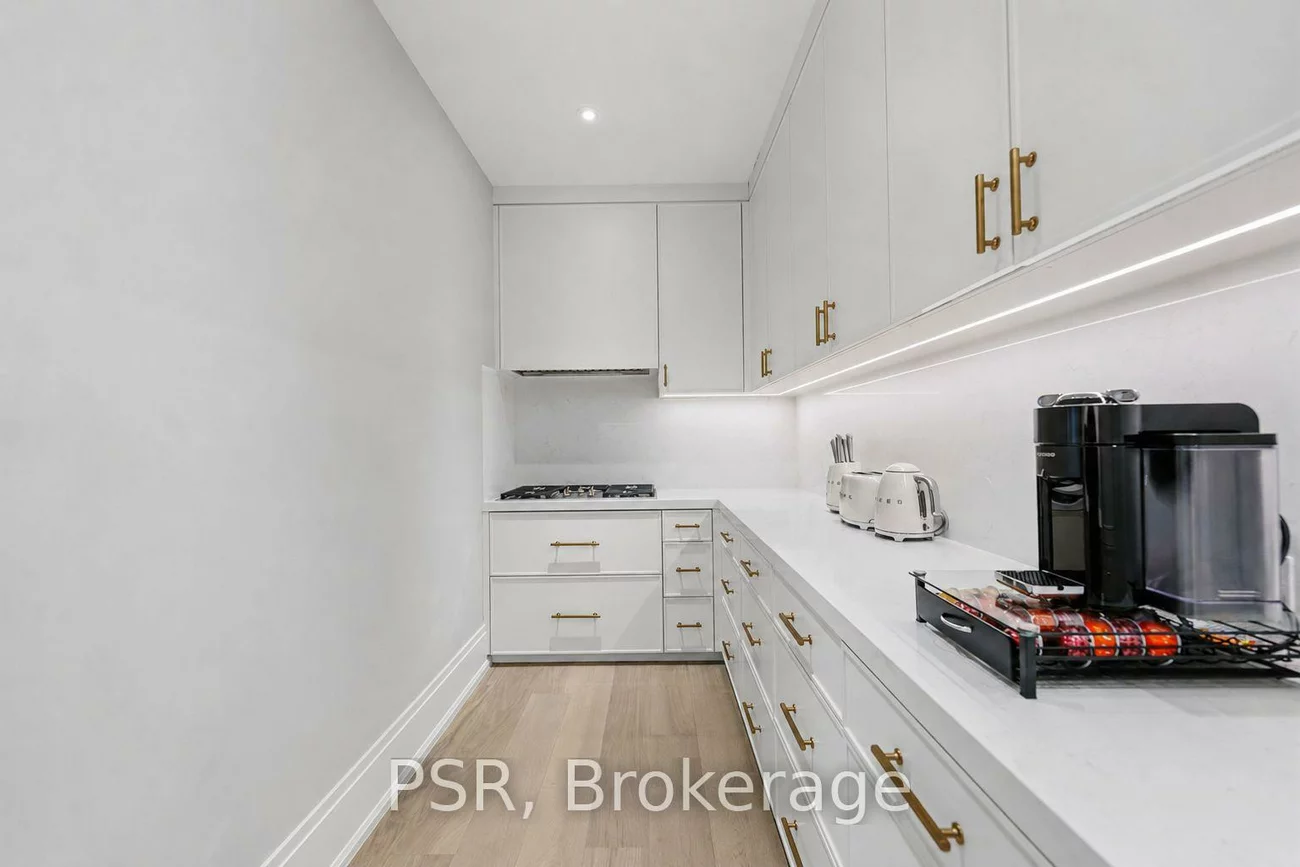 117, Yonge, Bedford Park-Nortown, Toronto