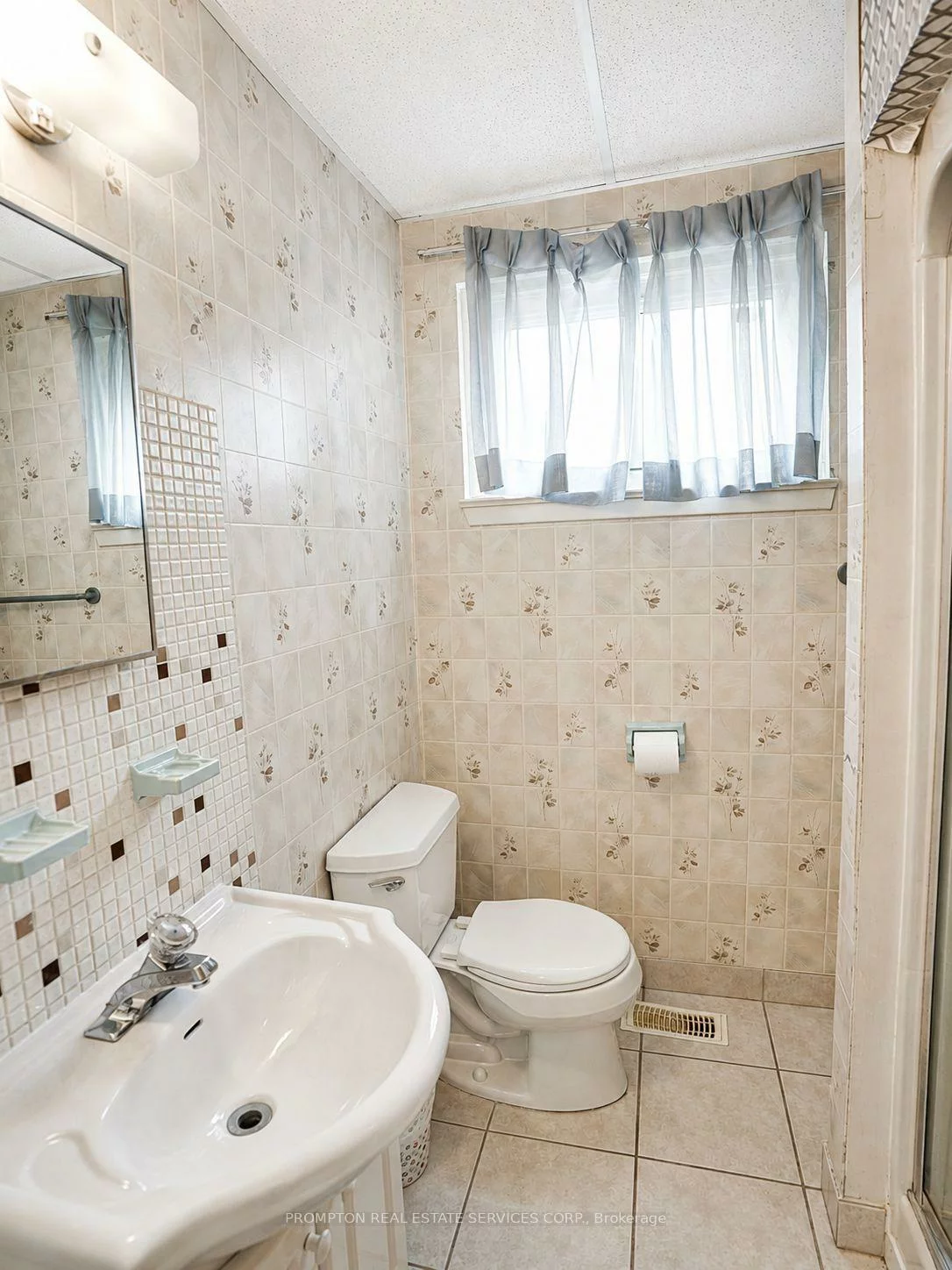 25, Lehar, Hillcrest Village, Toronto