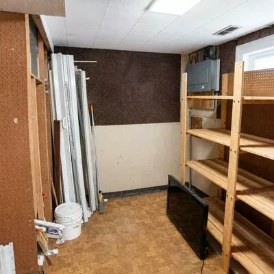 25, Lehar, Hillcrest Village, Toronto