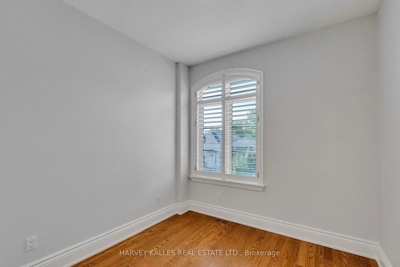 168, Roe, Bedford Park-Nortown, Toronto