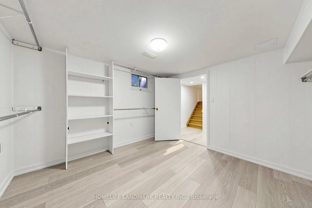 29, Dexter, Hillcrest Village, Toronto
