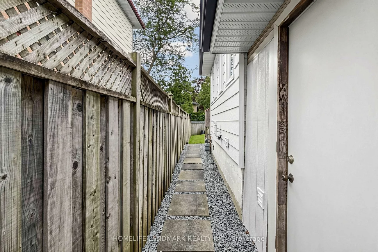 29, Dexter, Hillcrest Village, Toronto