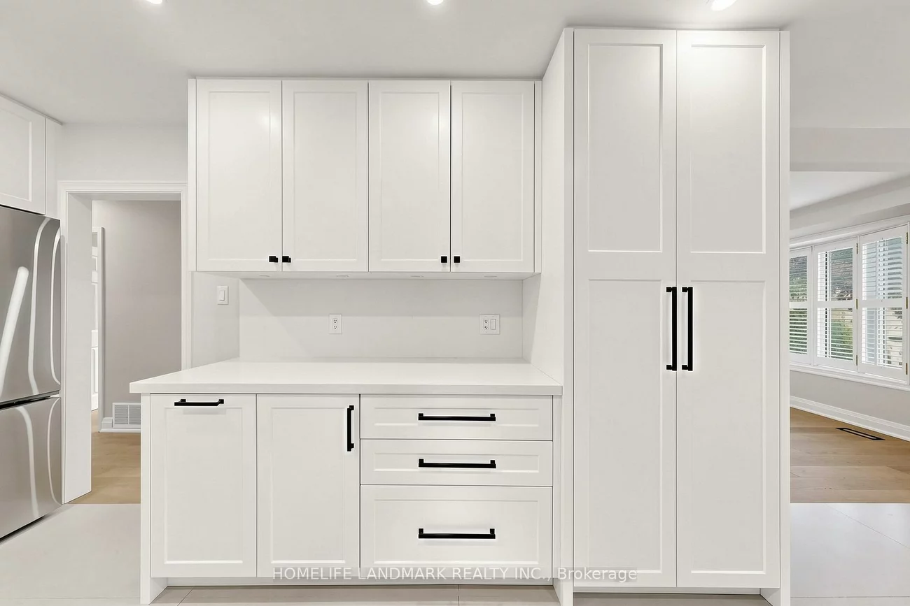29, Dexter, Hillcrest Village, Toronto