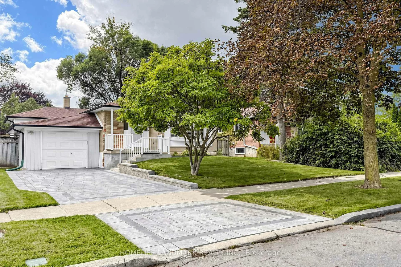 29, Dexter, Hillcrest Village, Toronto