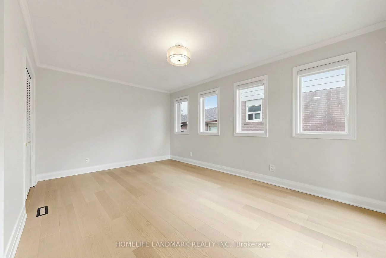 29, Dexter, Hillcrest Village, Toronto