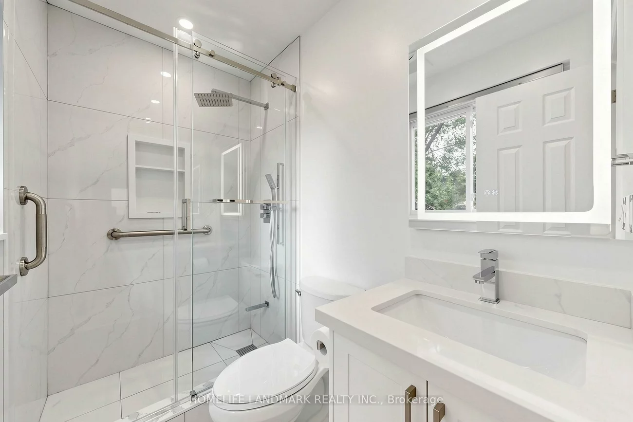 29, Dexter, Hillcrest Village, Toronto