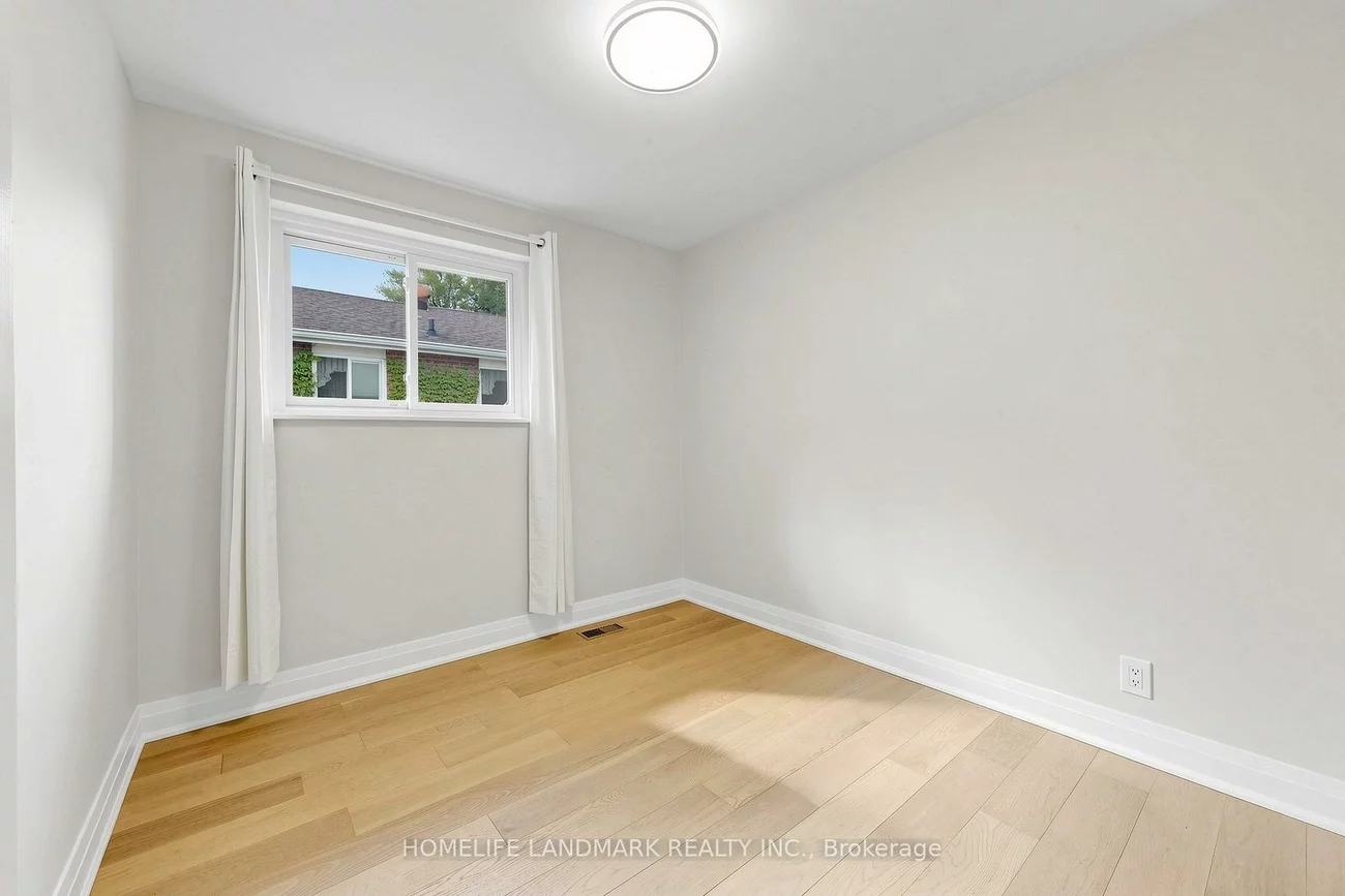 29, Dexter, Hillcrest Village, Toronto