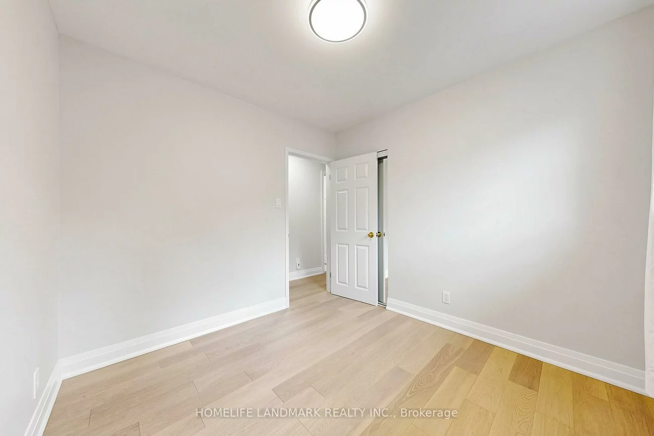 29, Dexter, Hillcrest Village, Toronto