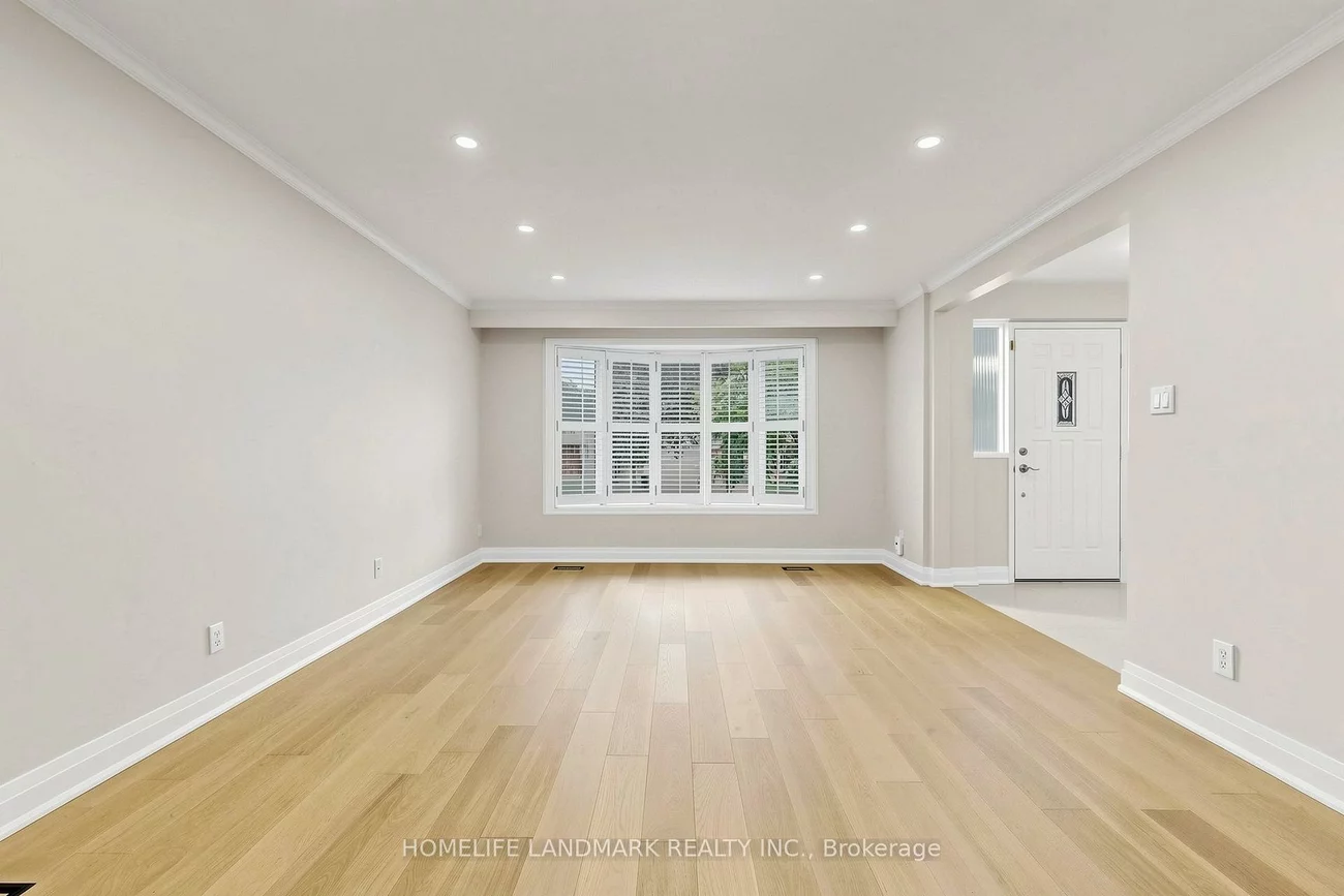 29, Dexter, Hillcrest Village, Toronto