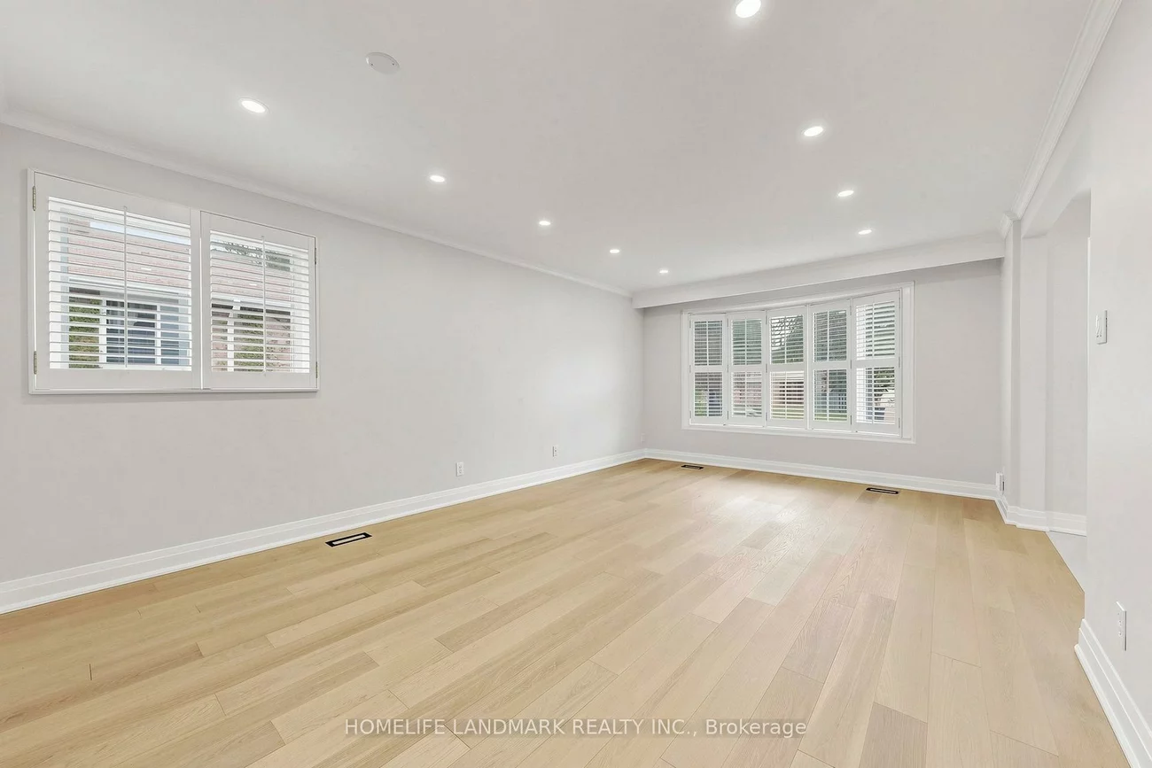 29, Dexter, Hillcrest Village, Toronto
