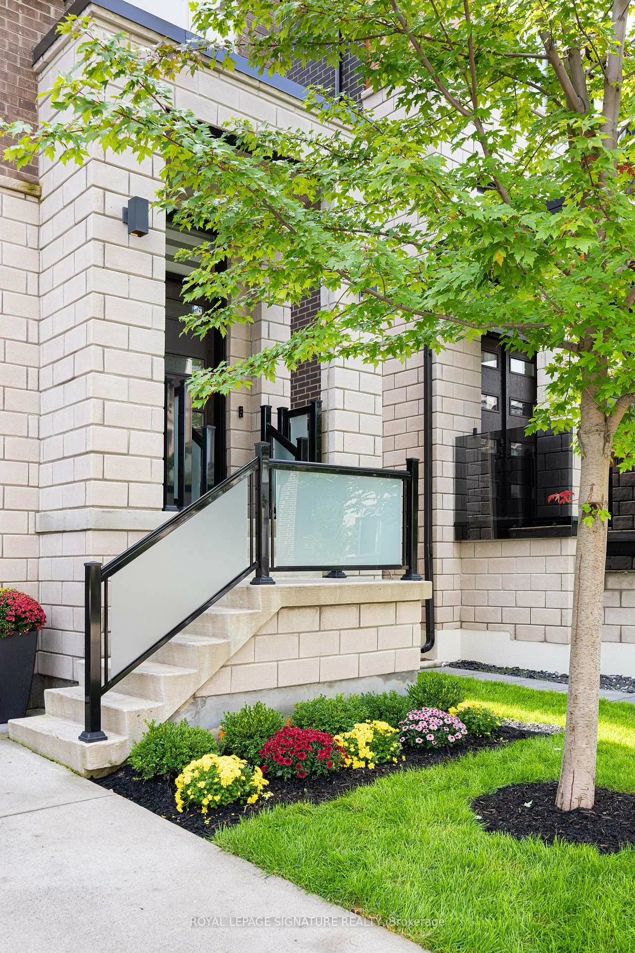 19, Hollyhock, Banbury-Don Mills, Toronto