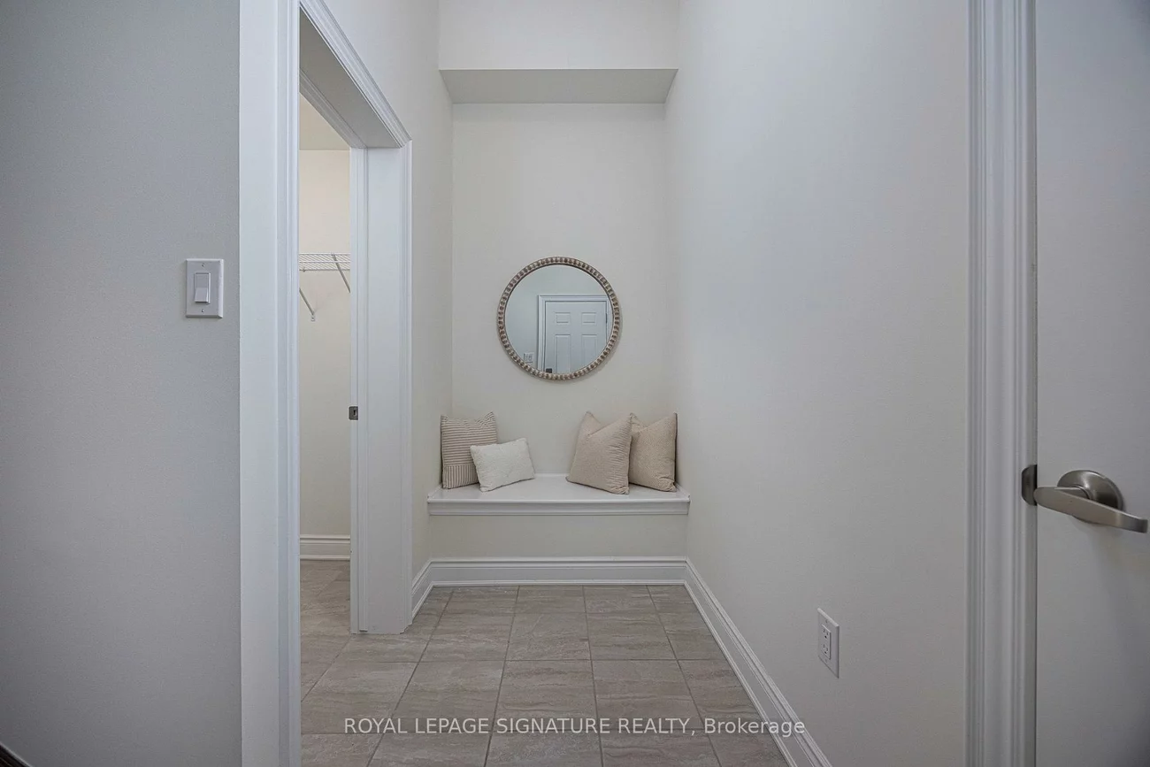 19, Hollyhock, Banbury-Don Mills, Toronto