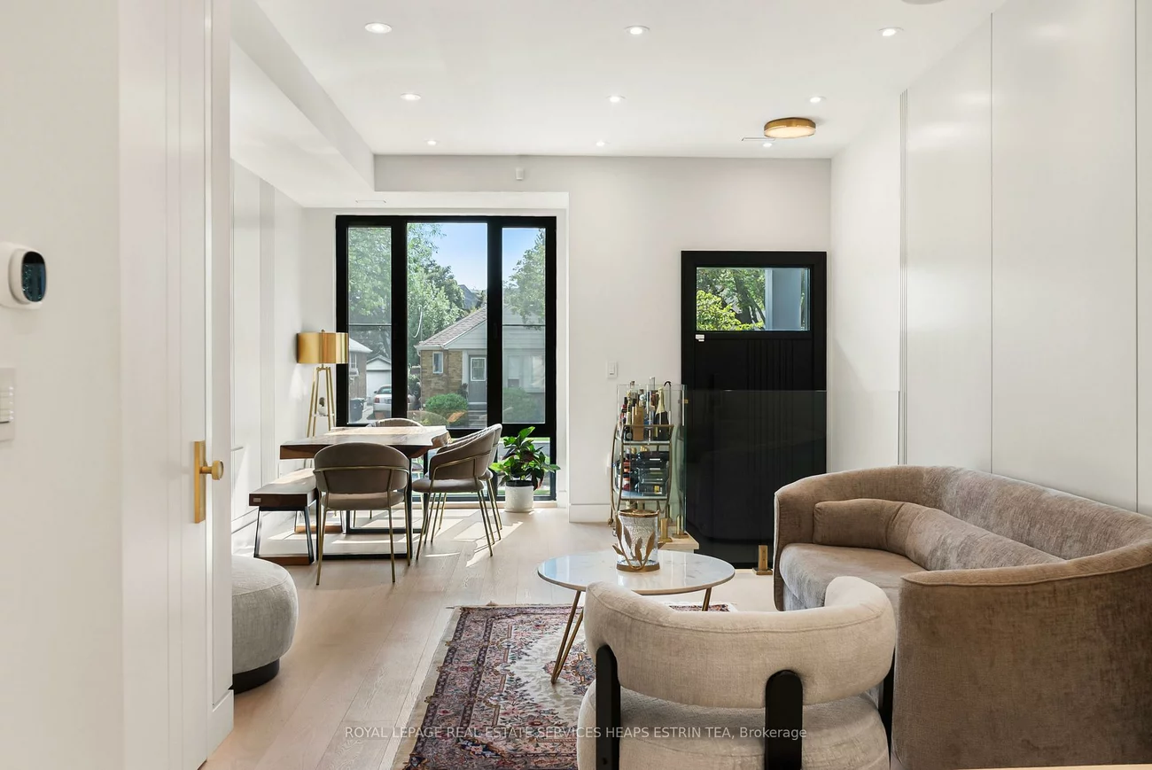 16B, Kenrae, Leaside, Toronto