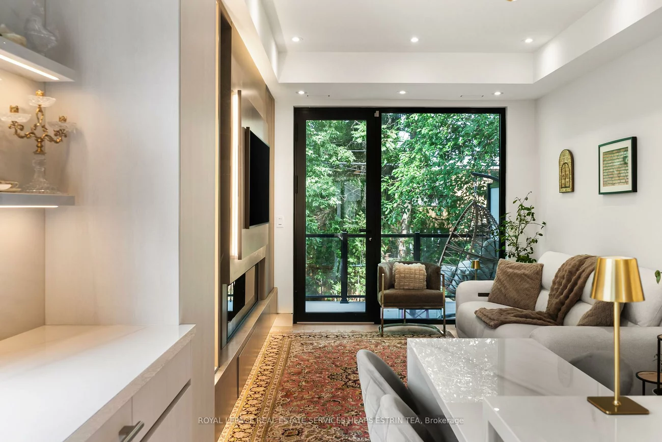 16B, Kenrae, Leaside, Toronto