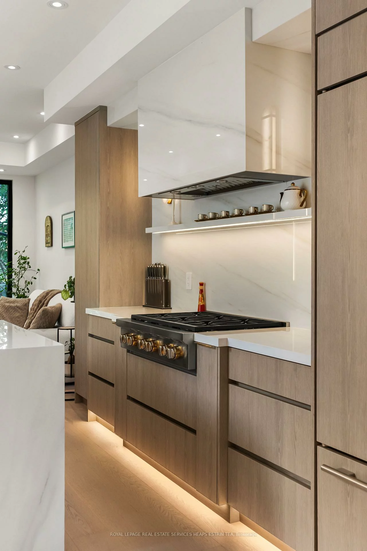 16B, Kenrae, Leaside, Toronto