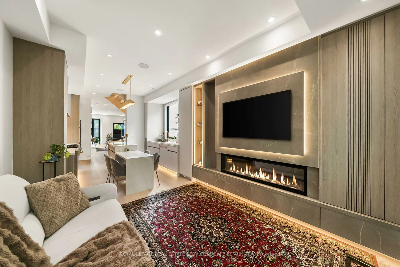 16B, Kenrae, Leaside, Toronto