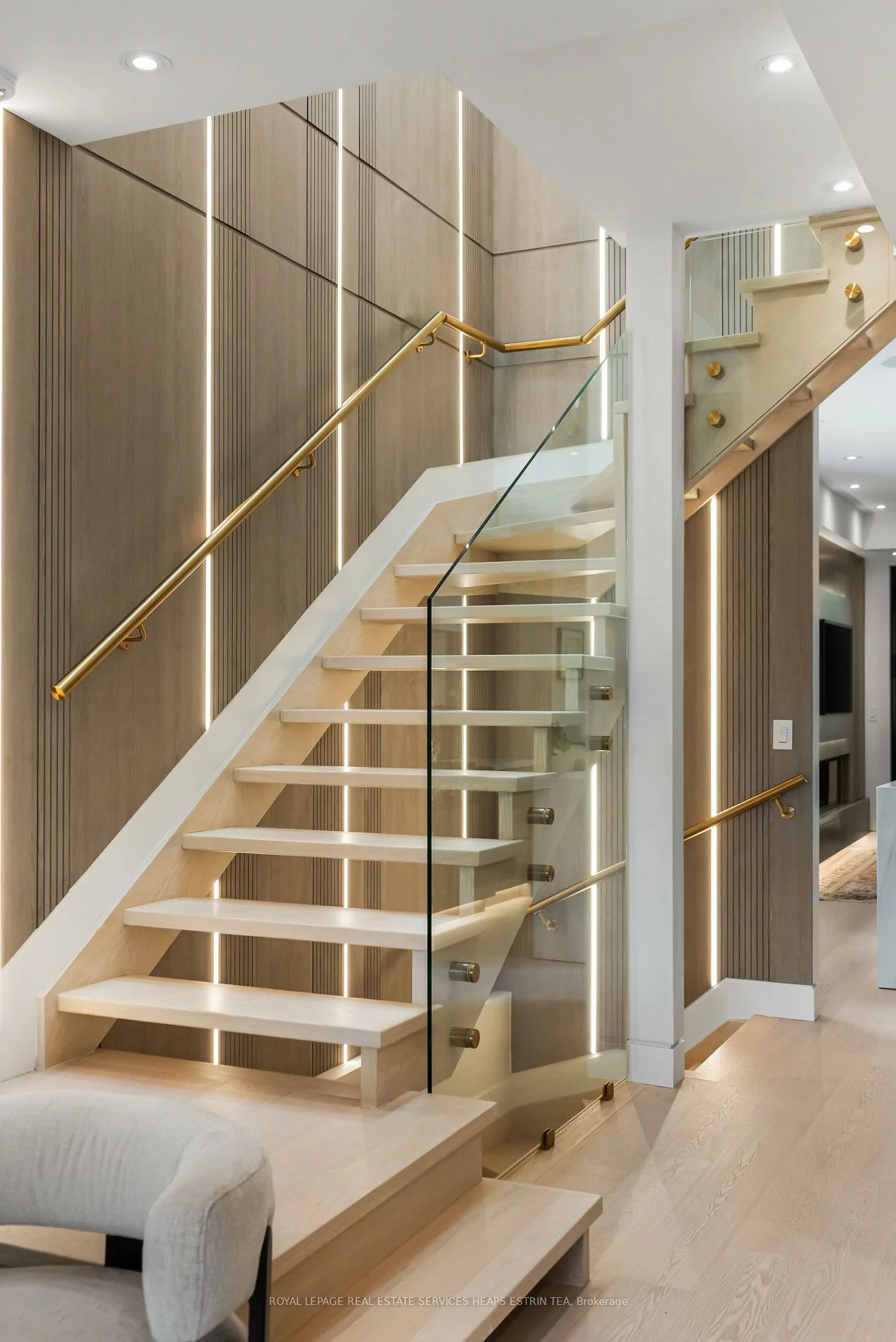 16B, Kenrae, Leaside, Toronto