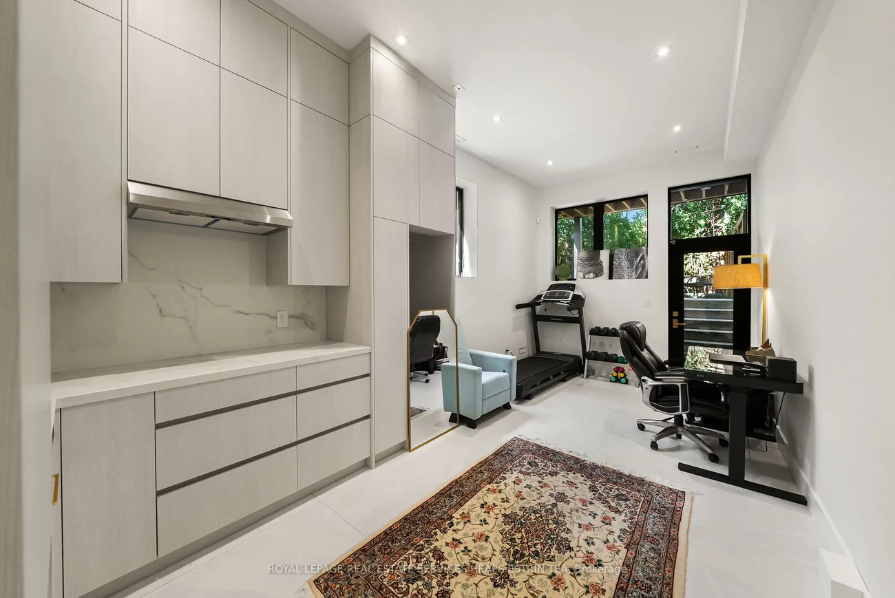 16B, Kenrae, Leaside, Toronto