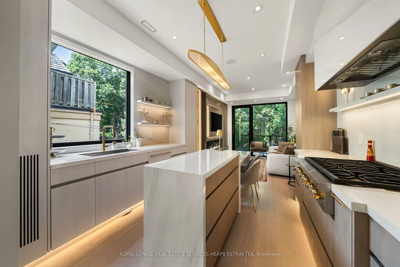 16B, Kenrae, Leaside, Toronto
