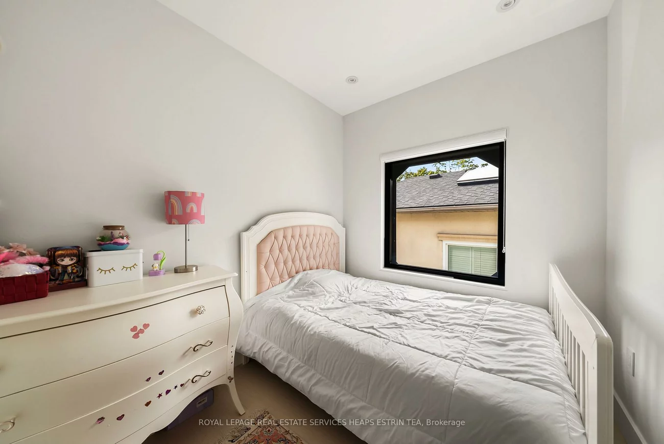 16B, Kenrae, Leaside, Toronto