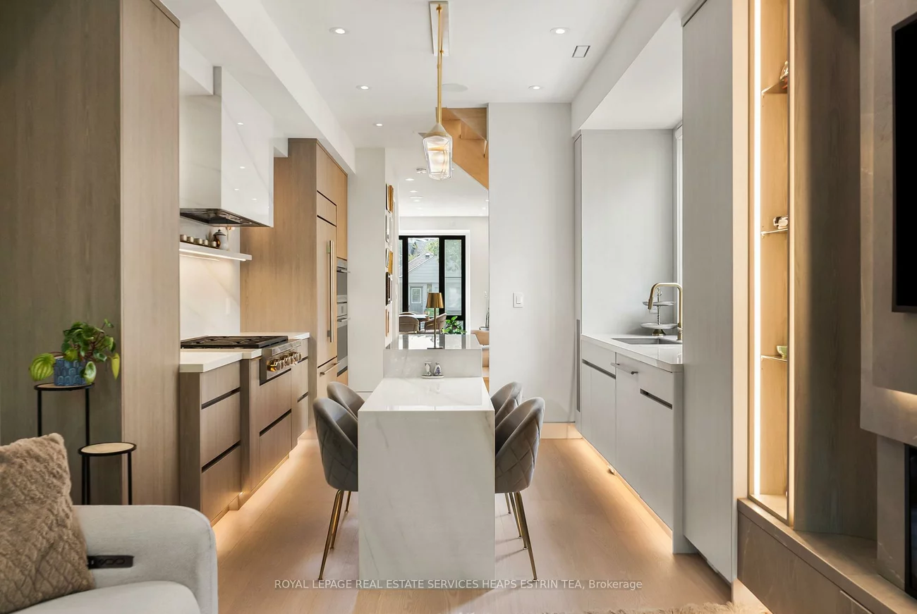 16B, Kenrae, Leaside, Toronto