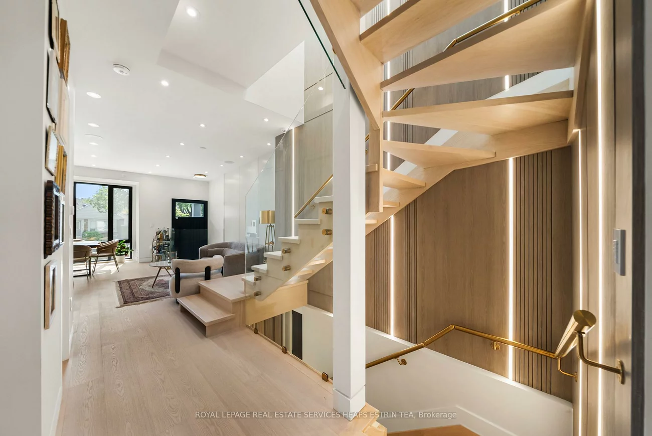 16B, Kenrae, Leaside, Toronto