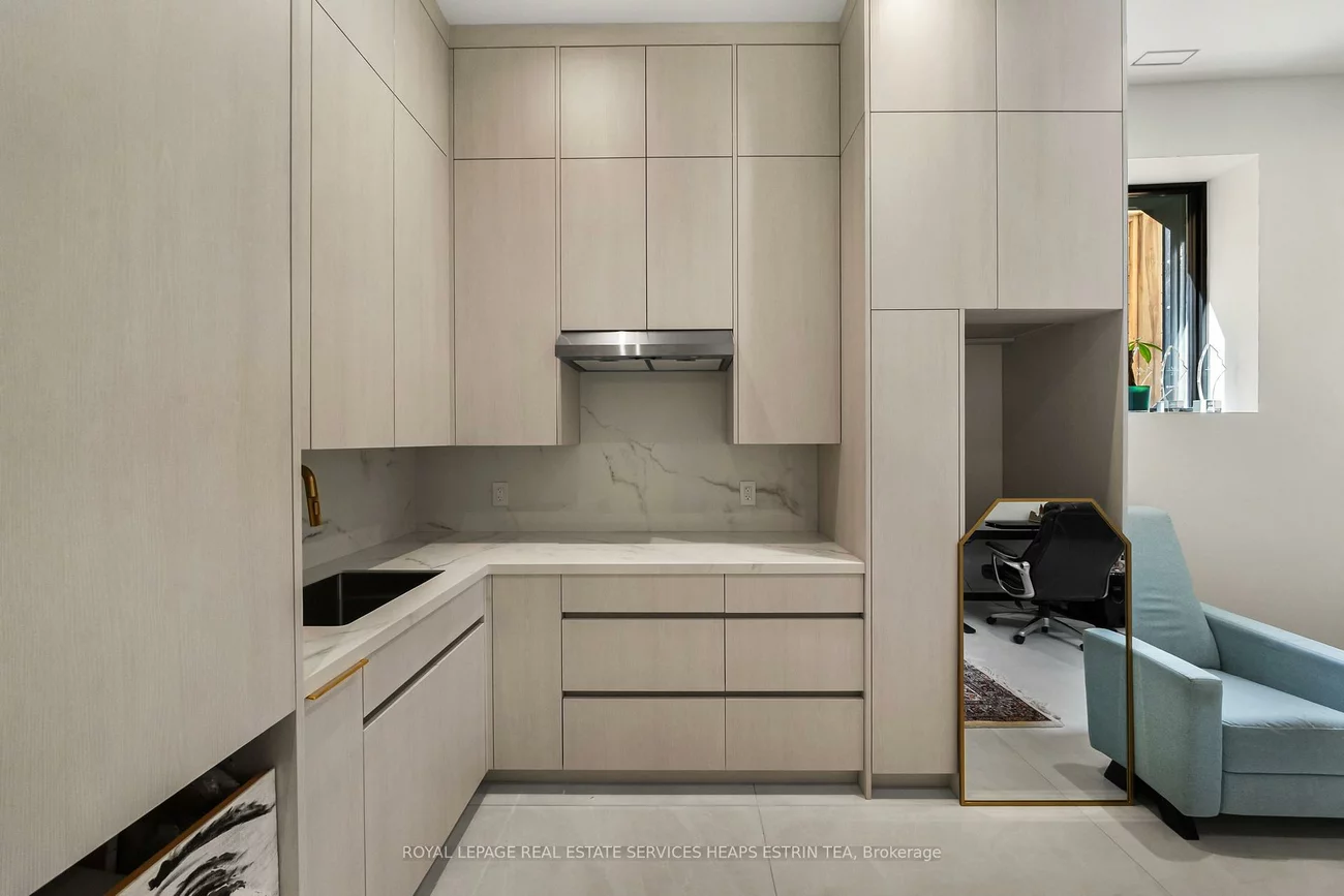 16B, Kenrae, Leaside, Toronto