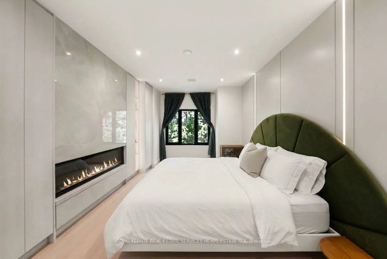 16B, Kenrae, Leaside, Toronto