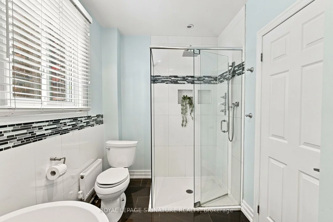 35, Regal, Wychwood, Toronto