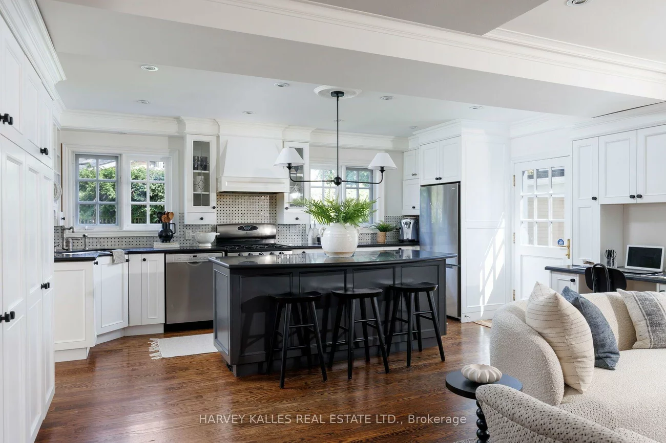 15, Moorehill, Leaside, Toronto