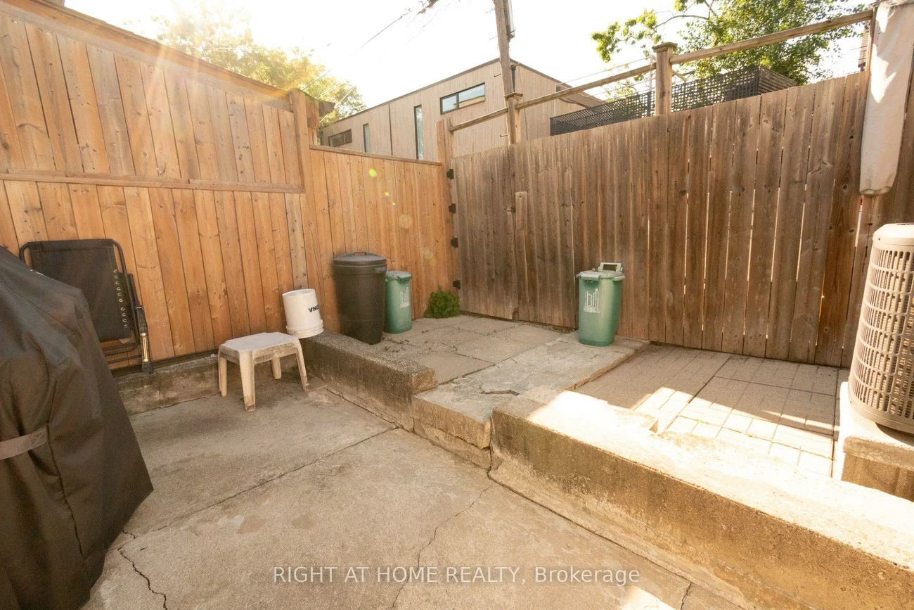 60, Foxley, Trinity-Bellwoods, Toronto