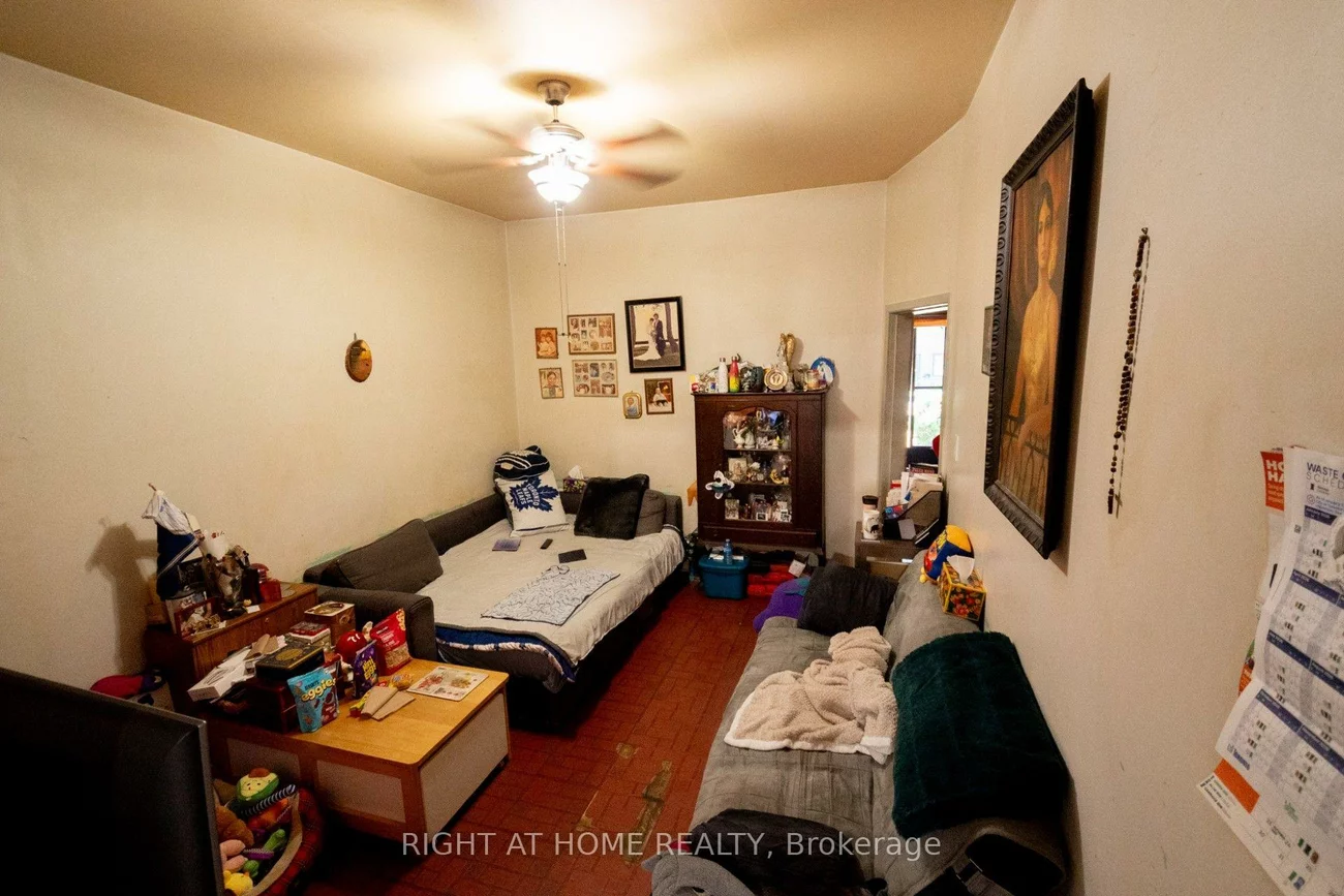 60, Foxley, Trinity-Bellwoods, Toronto