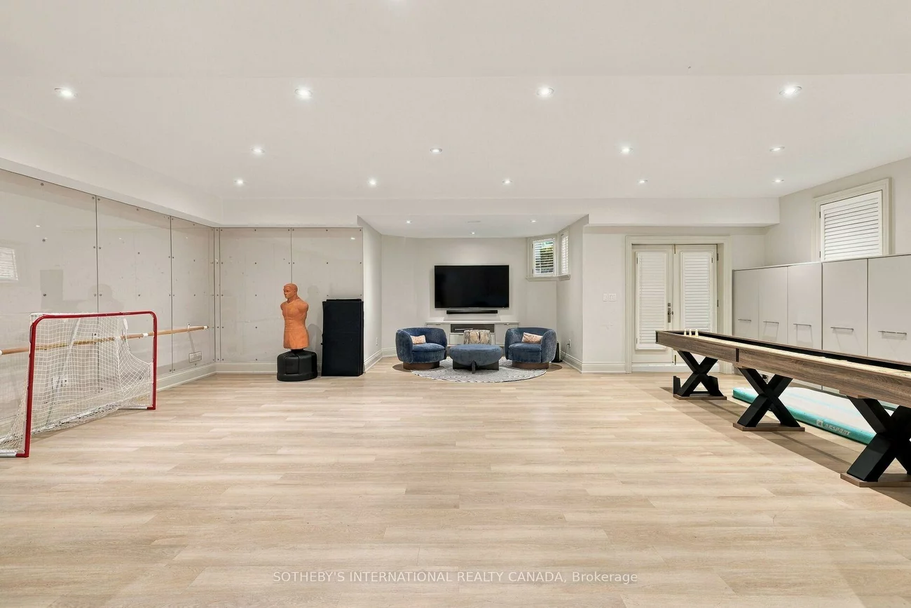 230, Hillhurst, Bedford Park-Nortown, Toronto