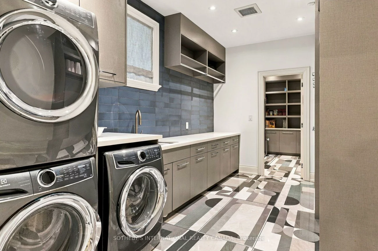 230, Hillhurst, Bedford Park-Nortown, Toronto