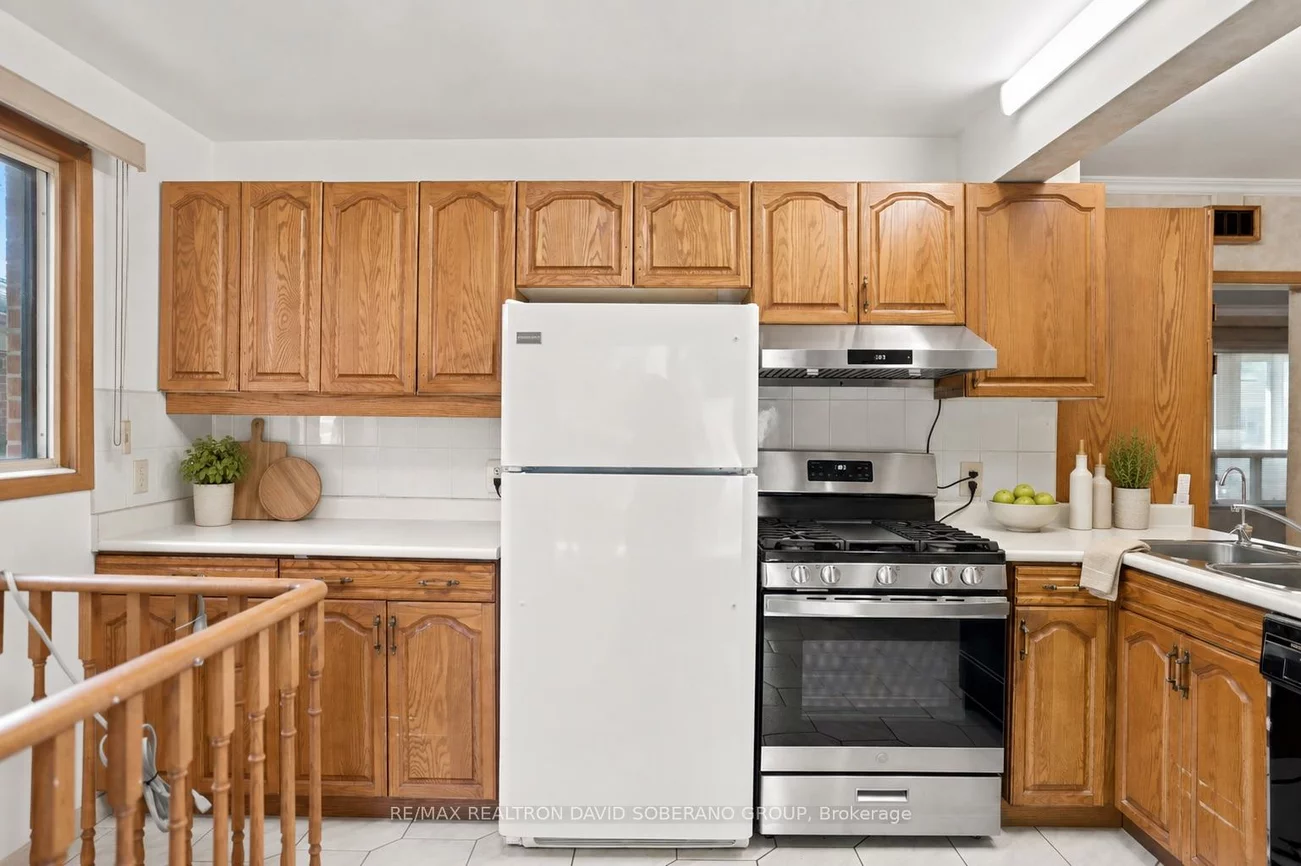 44, Kennard, Bathurst Manor, Toronto