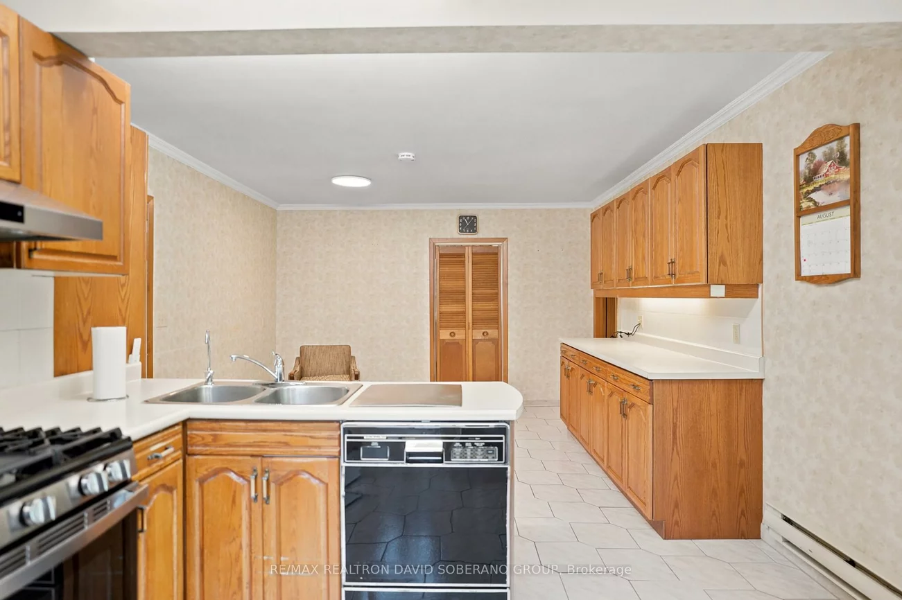44, Kennard, Bathurst Manor, Toronto