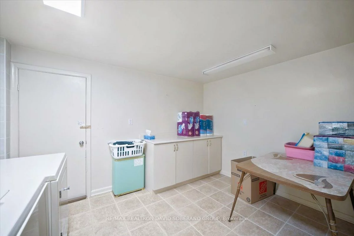 44, Kennard, Bathurst Manor, Toronto