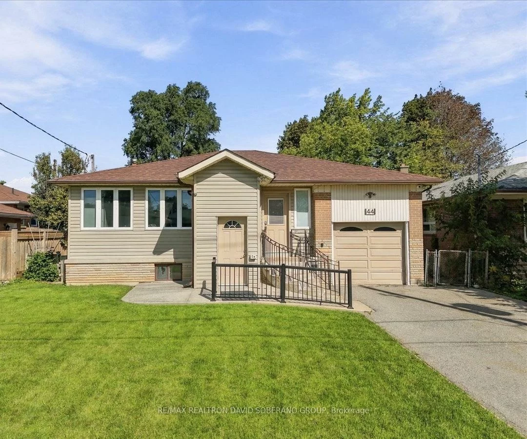44, Kennard, Bathurst Manor, Toronto