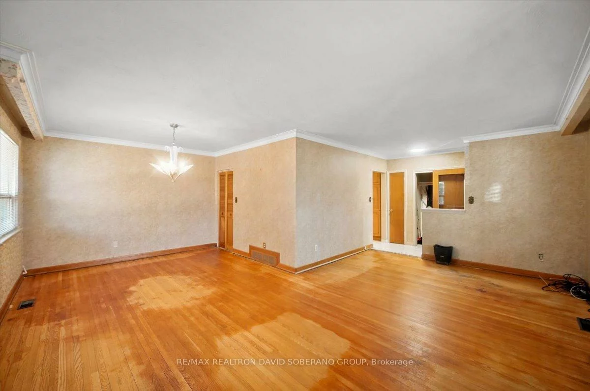 44, Kennard, Bathurst Manor, Toronto