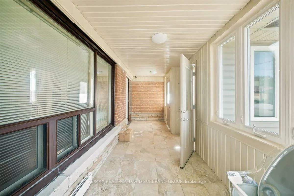 44, Kennard, Bathurst Manor, Toronto