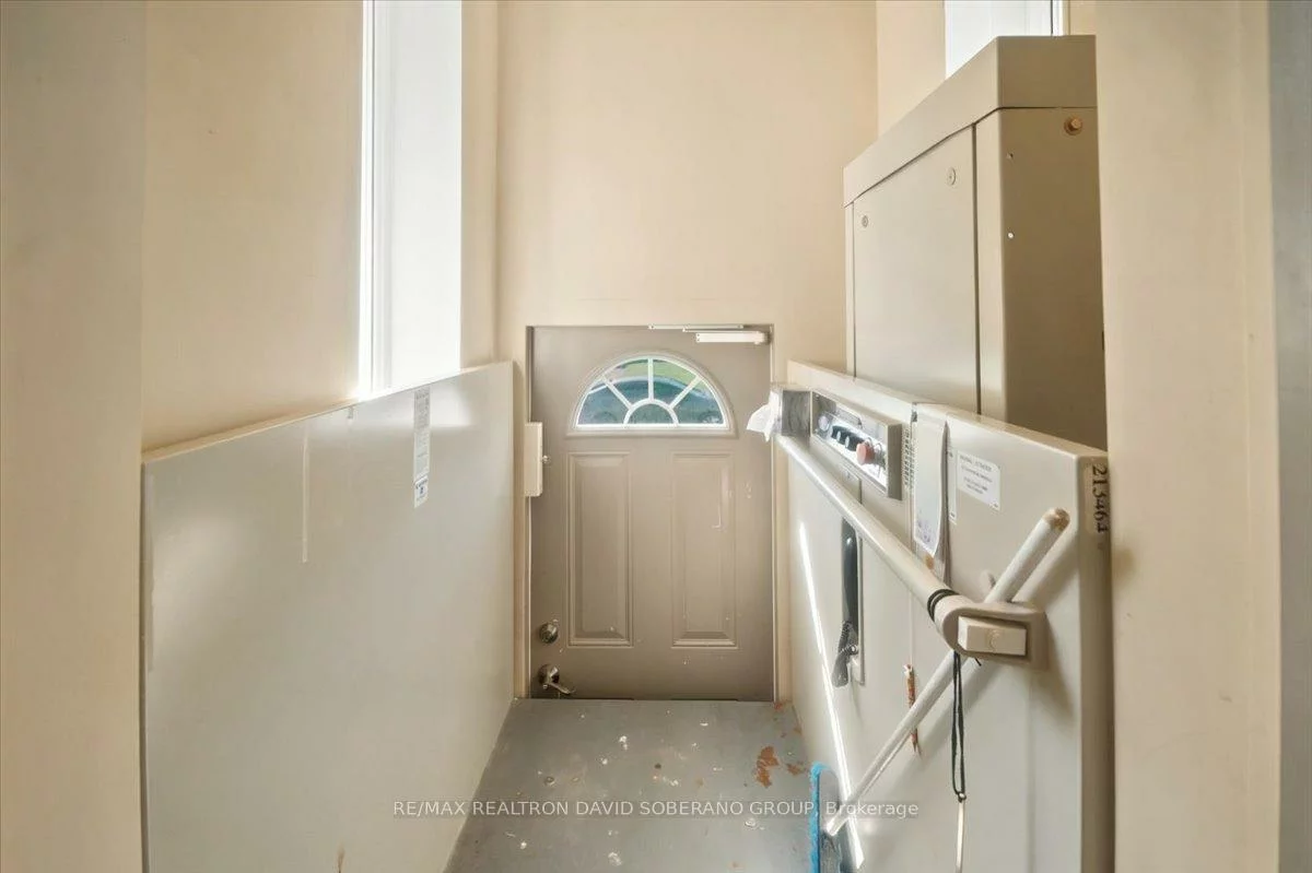 44, Kennard, Bathurst Manor, Toronto