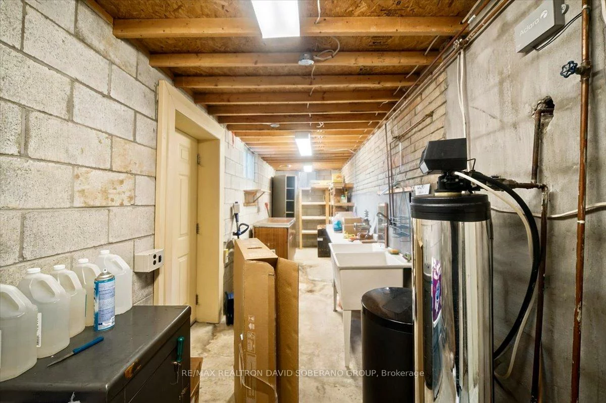44, Kennard, Bathurst Manor, Toronto