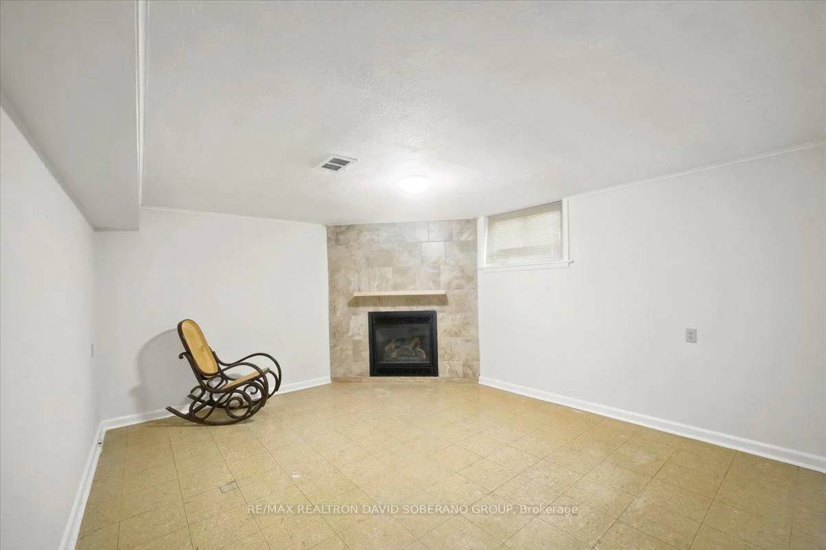 44, Kennard, Bathurst Manor, Toronto
