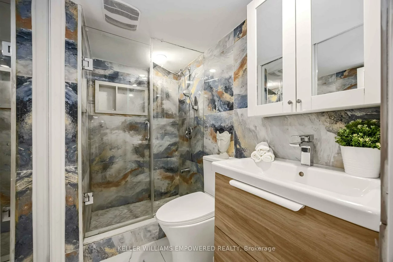 112, Kingslake, Don Valley Village, Toronto