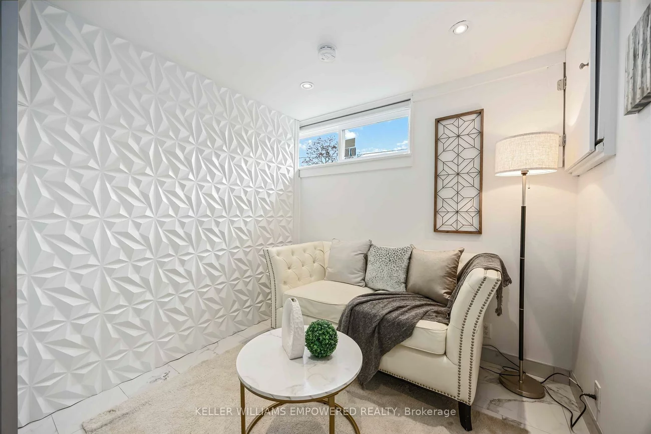 112, Kingslake, Don Valley Village, Toronto