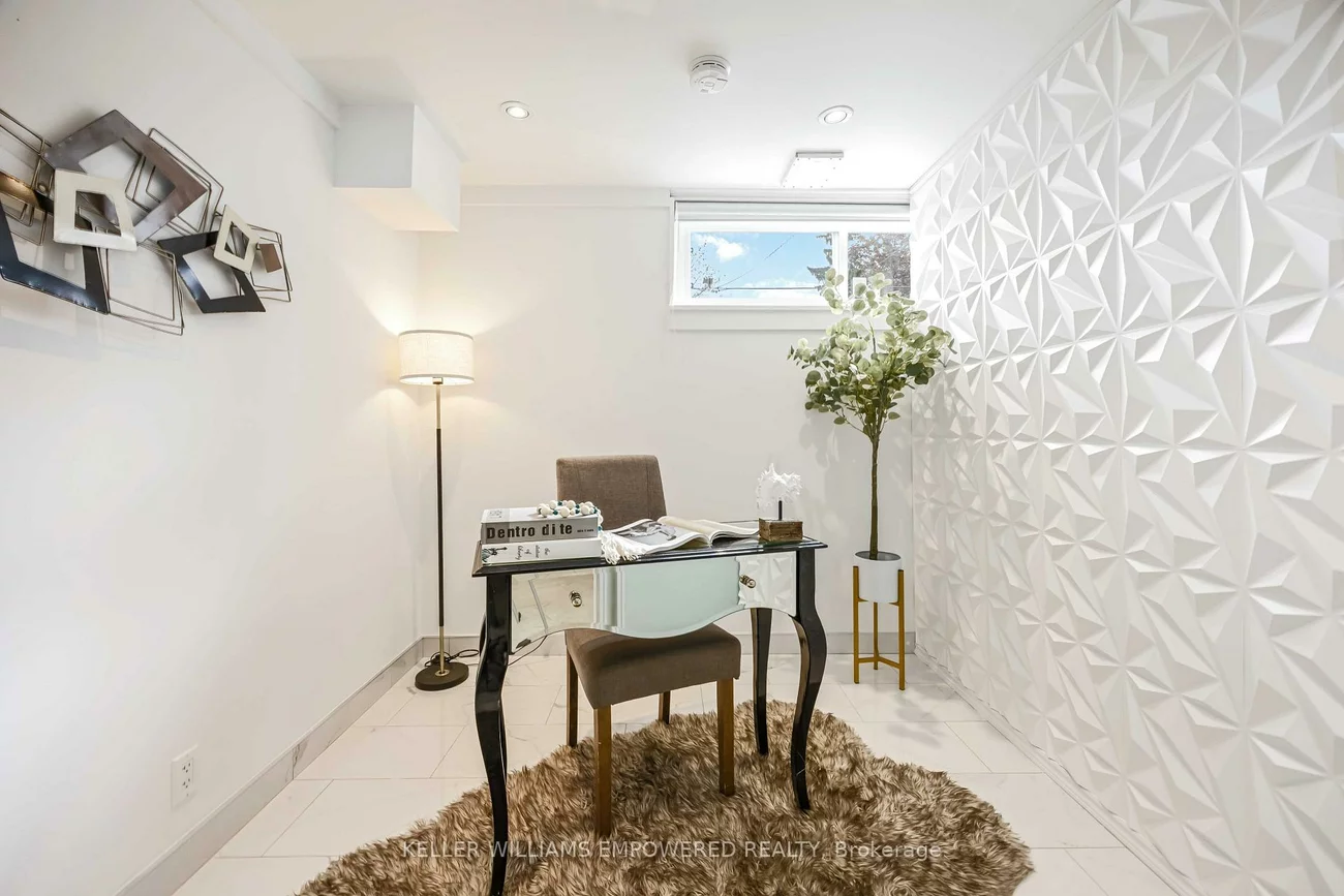 112, Kingslake, Don Valley Village, Toronto