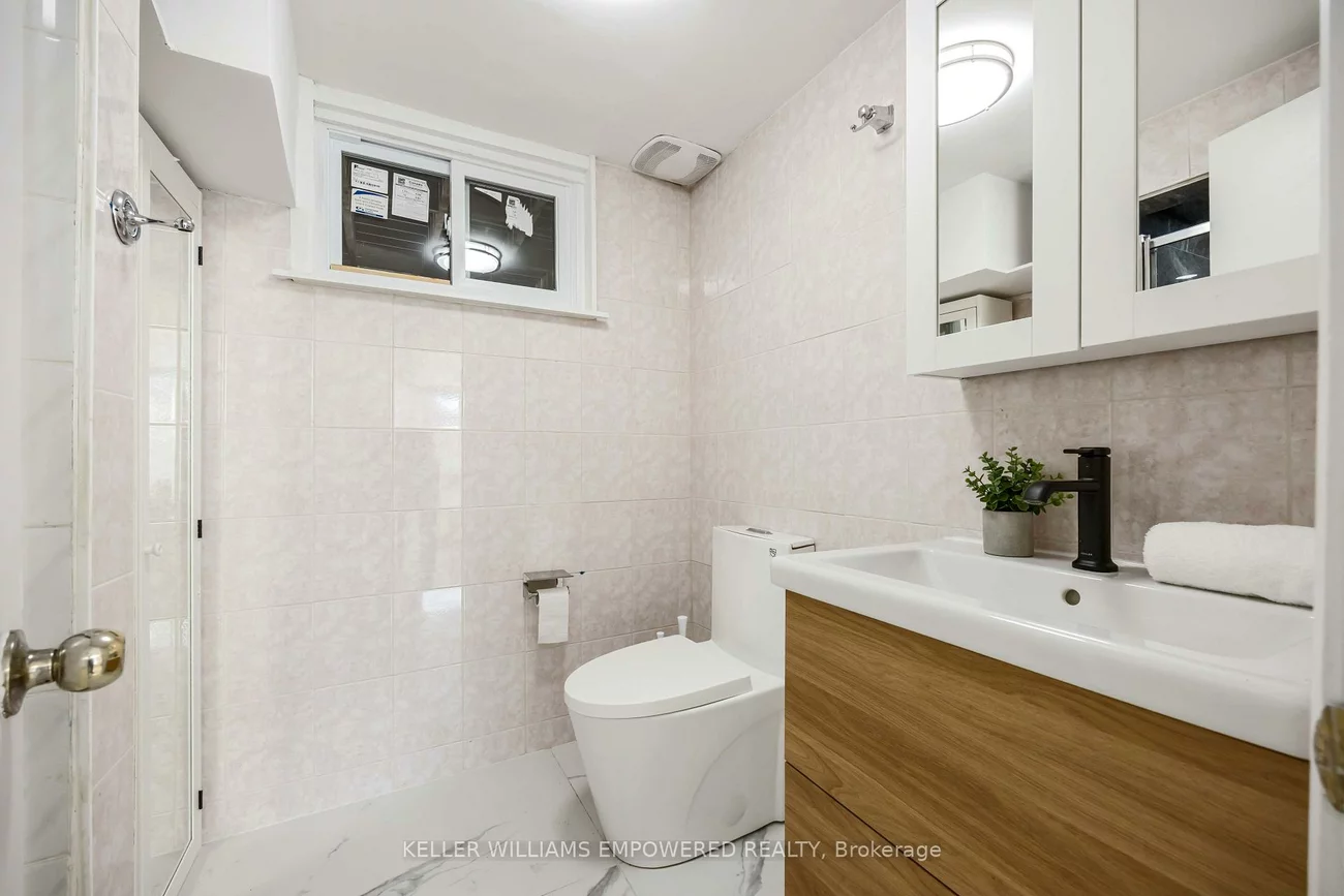112, Kingslake, Don Valley Village, Toronto