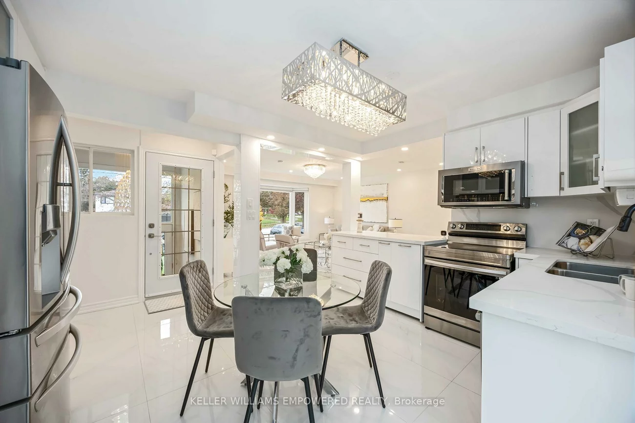 112, Kingslake, Don Valley Village, Toronto
