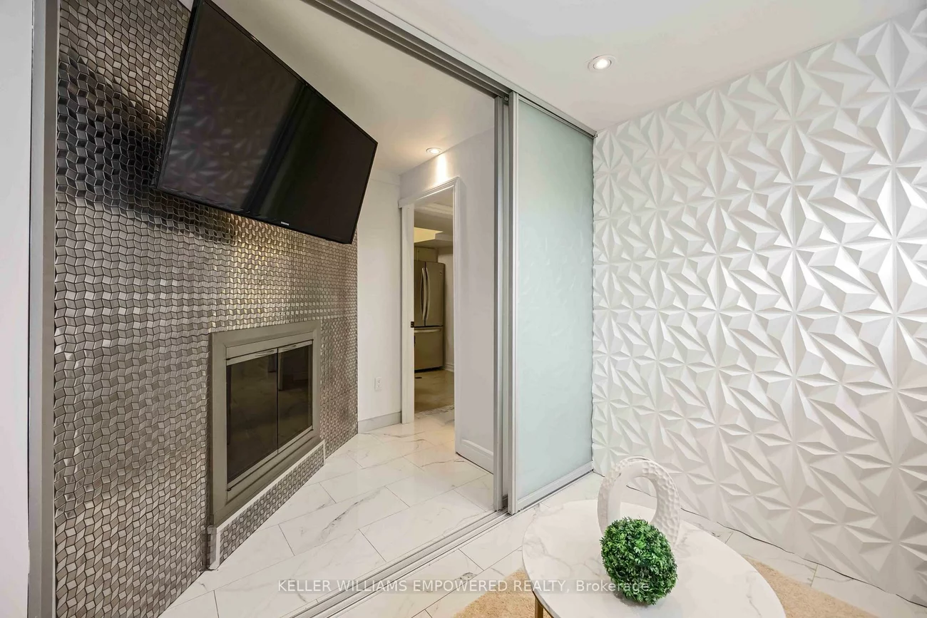 112, Kingslake, Don Valley Village, Toronto
